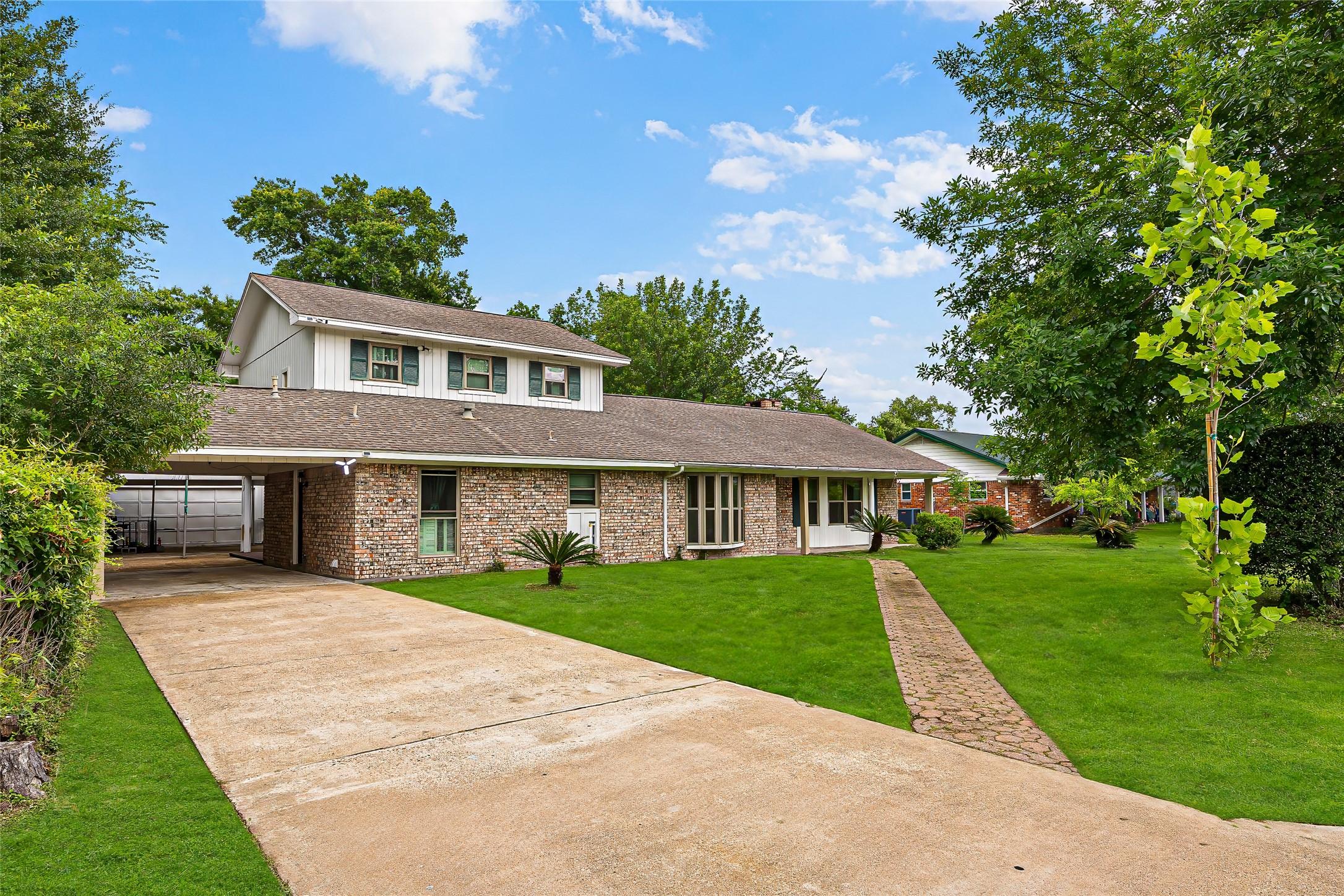 Image 2: Long drive way