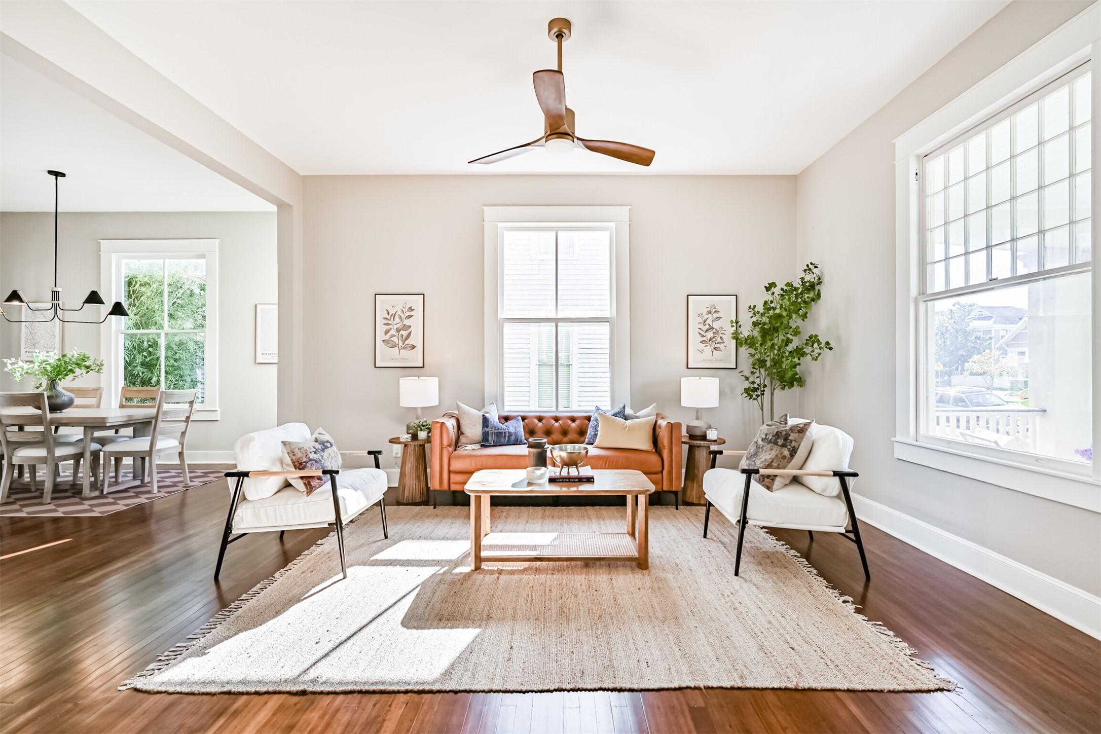Image 4: Living area