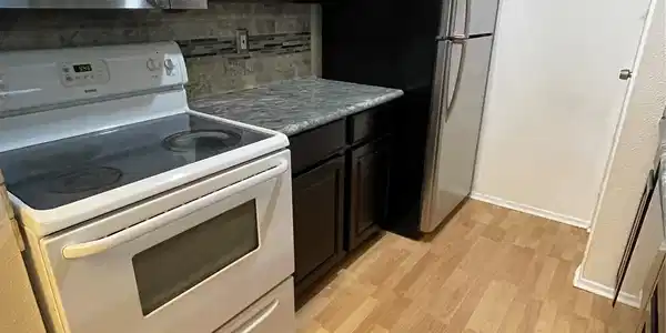 Image 3: Kitchen