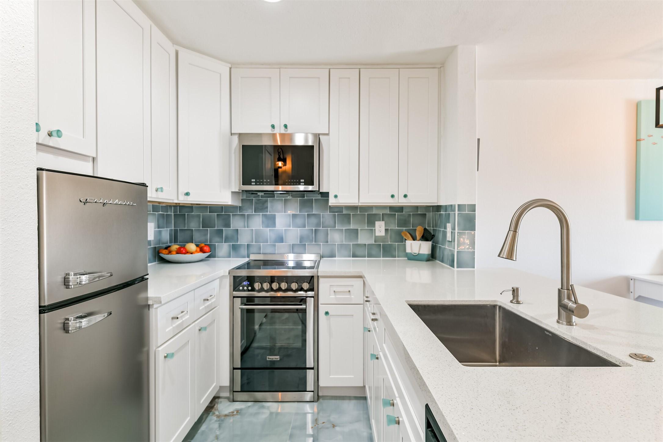 Image 3: Totally remodeled kitchen with gorgeous flooring