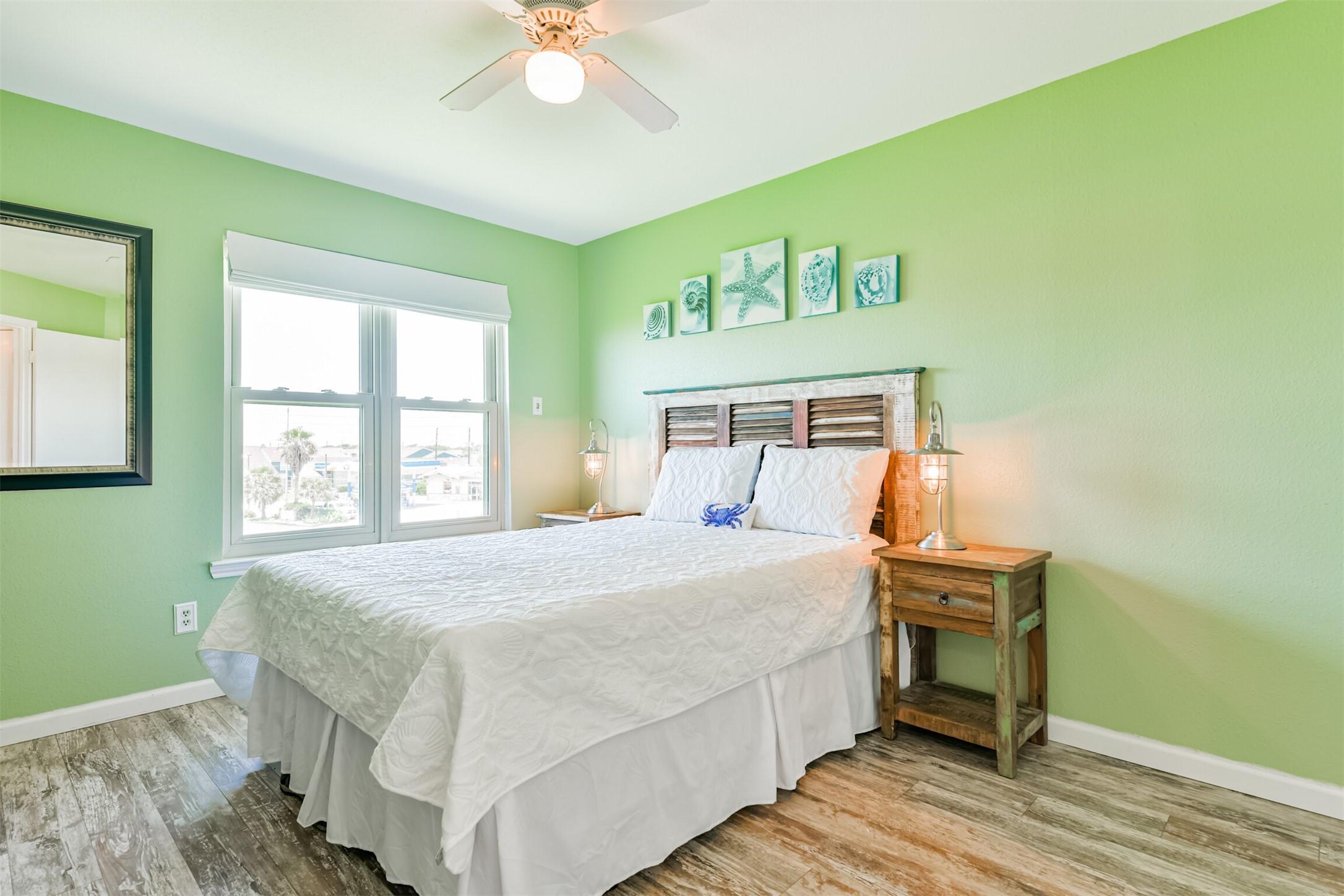 Image 4: the bedroom with views of the beach