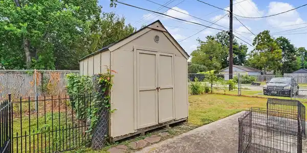 Image 2: Shed