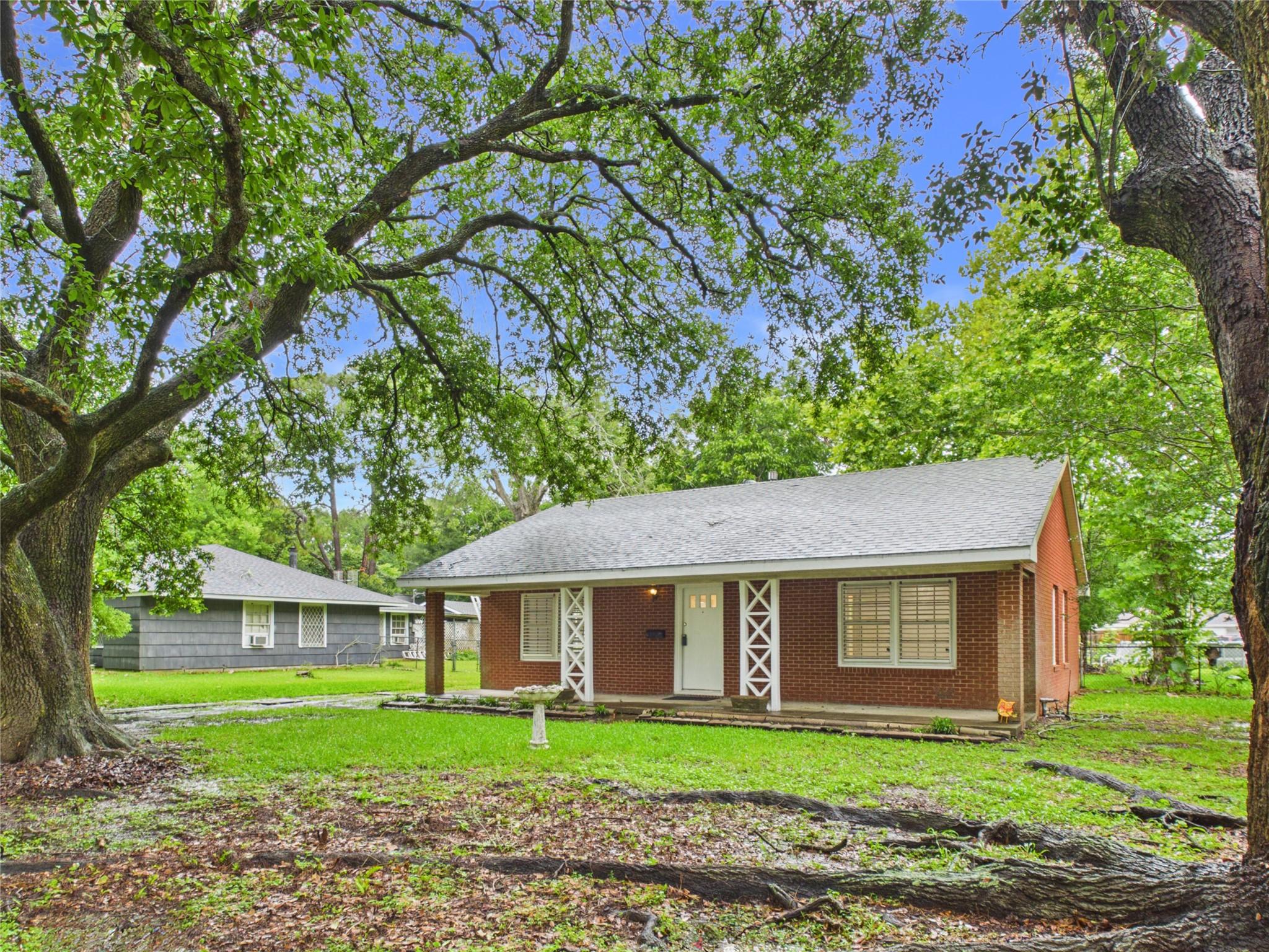 Image 2: Cute all brick home on located in a quiet neighbor
