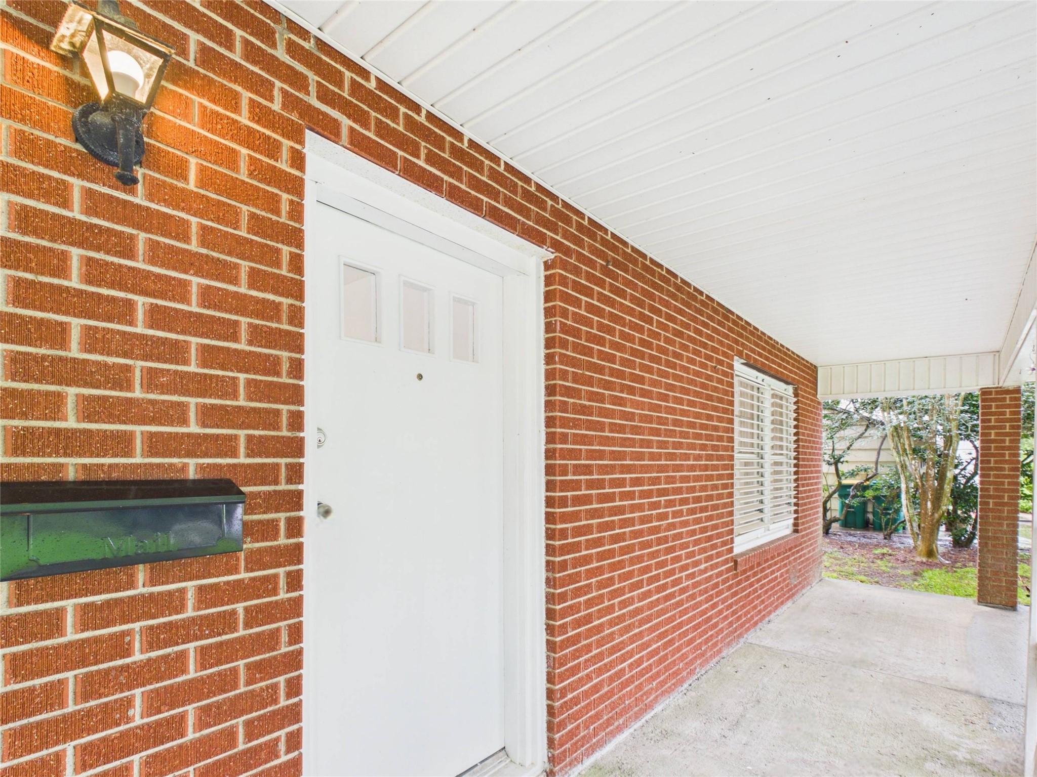 Image 4: Adorable front porch.