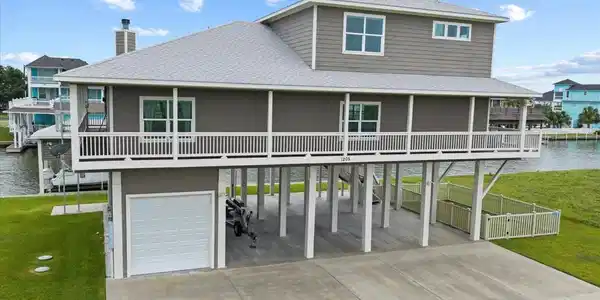 1205 Lagoon Drive