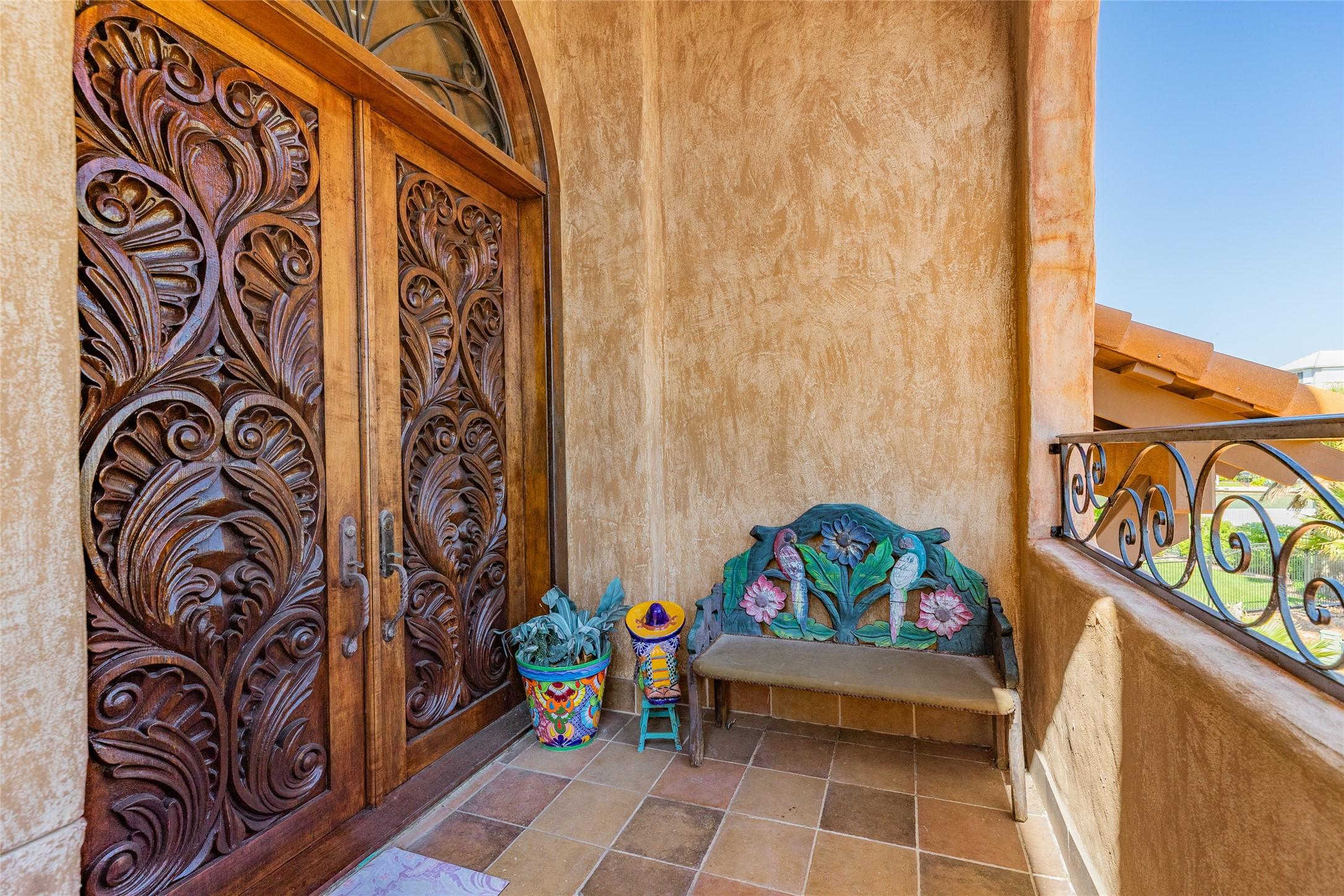 Image 3: Front entry