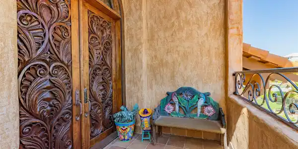 Image 3: Front entry