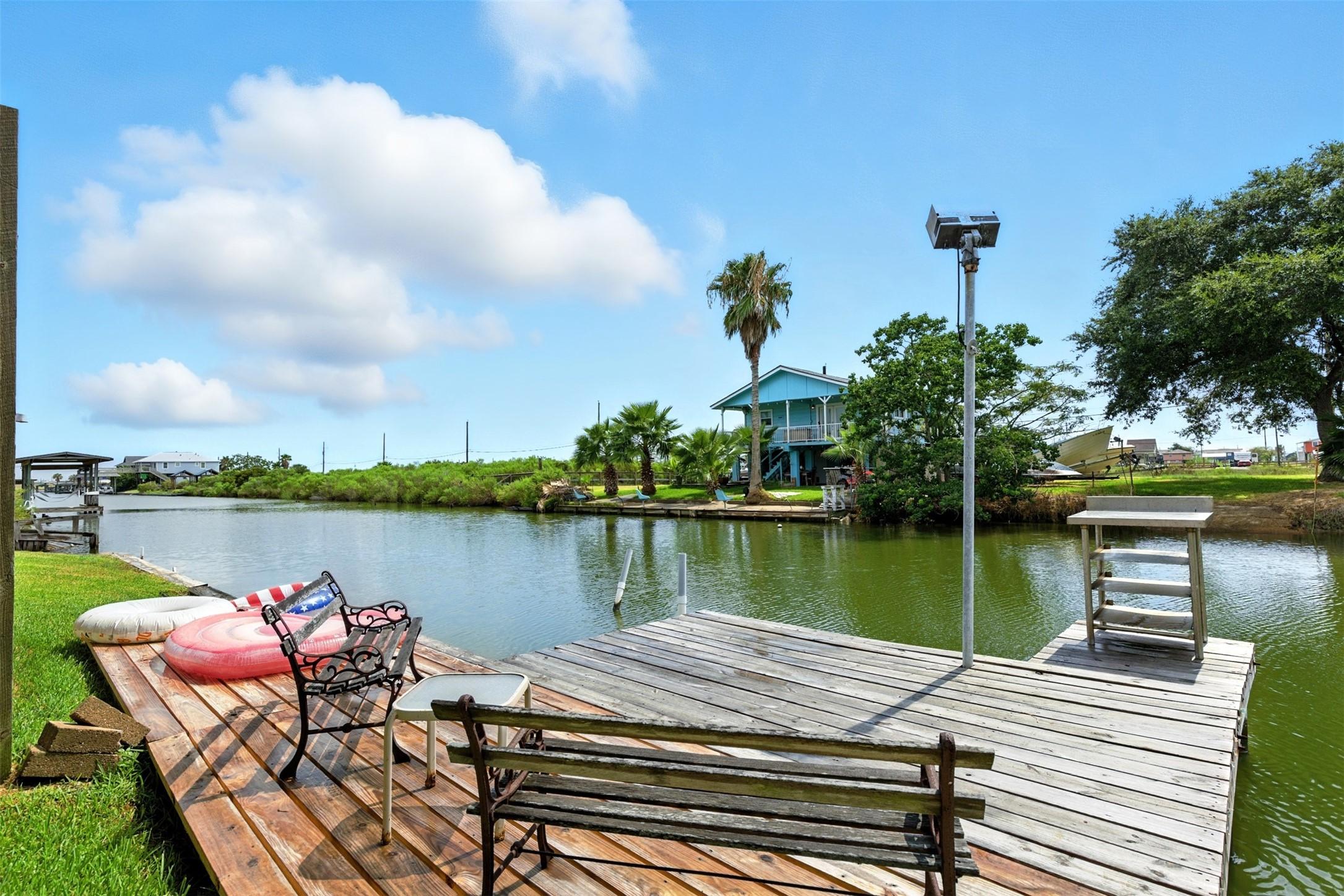 Image 3: private dock and canal access, fish cleaning stati