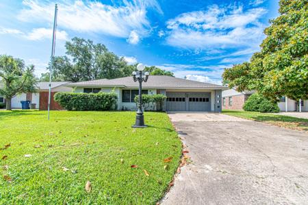 933 Mainland Drive