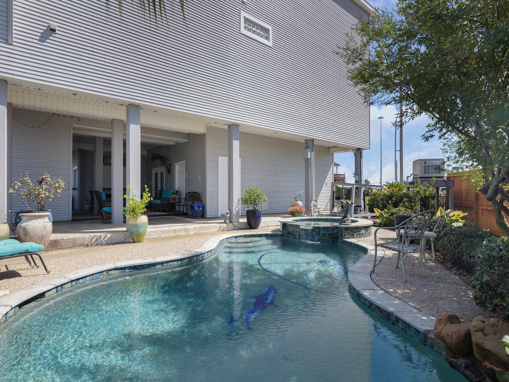 Image 3: Relax at the beautiful saltwater pool with spa wit