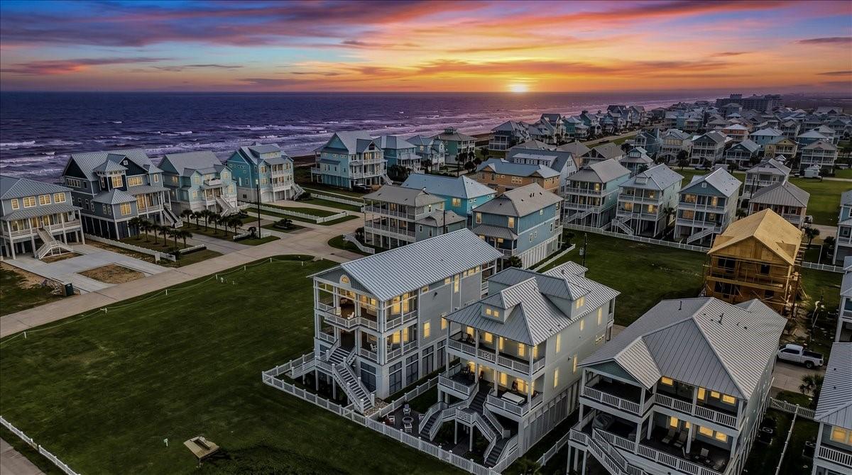 Image 3: Backing to the green belt with ocean views!!