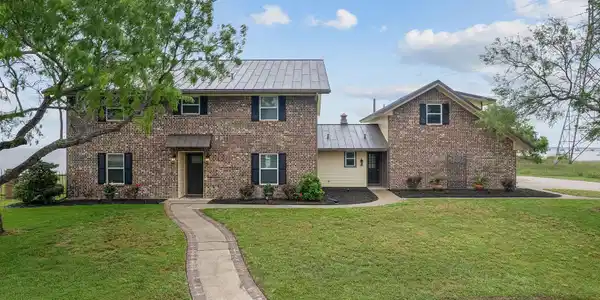 8 Las Brisas Place