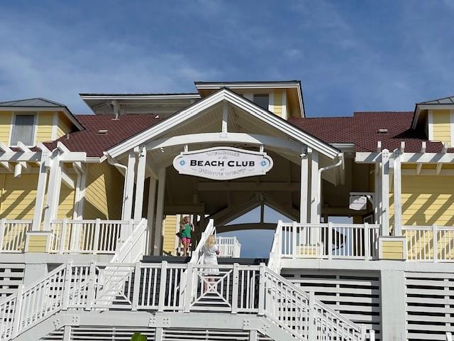 Image 2: beach club