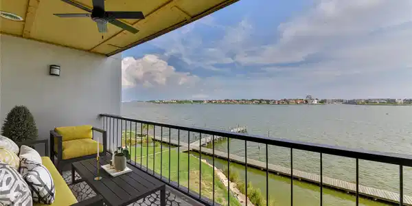 401 Lakeside Lane