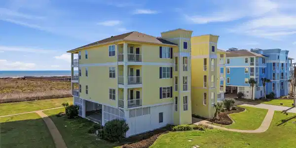 Image 2: Perfectly positioned next to the beach walkover an