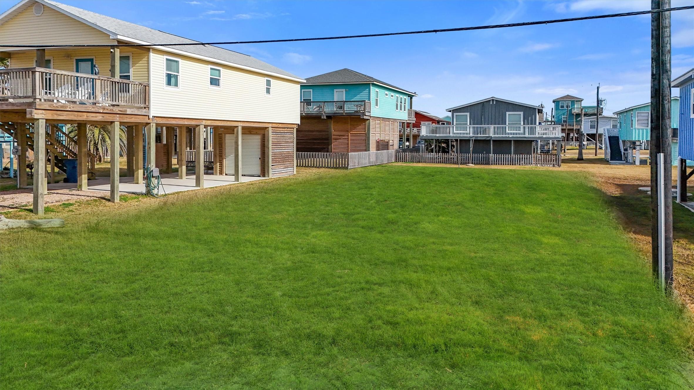 Image 4: Cleared lot ready to build your dream beach home!