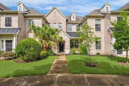 2403 Clippers Square