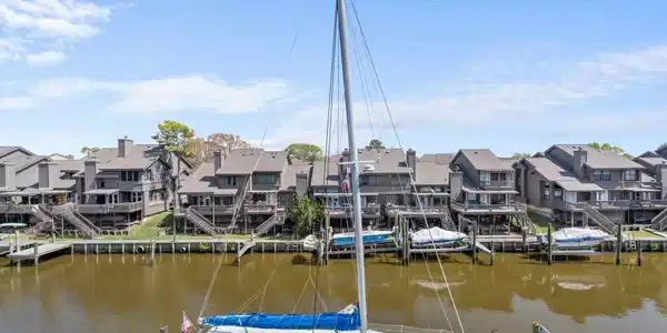 18205 Sandy Cove
