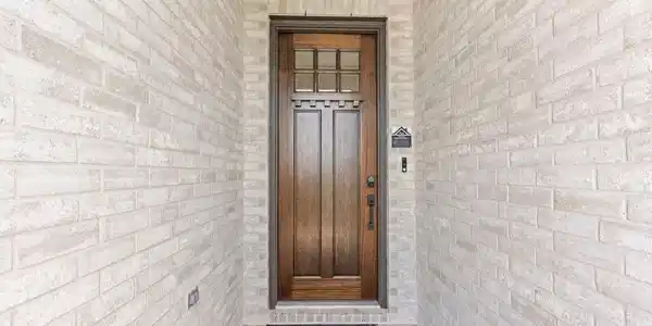 Image 3: Covered front door entry way