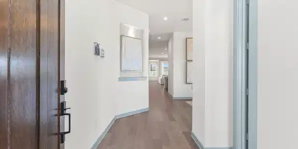 Image 4: Entry way into the home leading to the kitchen in