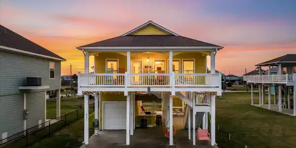 Image 2: Welcome Home to 931 Tidelands