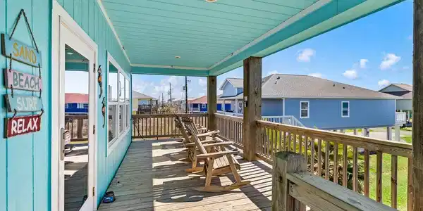 Image 4: Front Porch