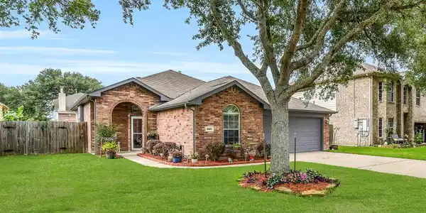 8002 Leaning Oak Drive