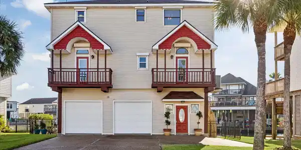 Image 3: East Facing Waterfront of home for best breezes