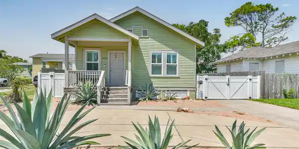 5008 Avenue O 1/2