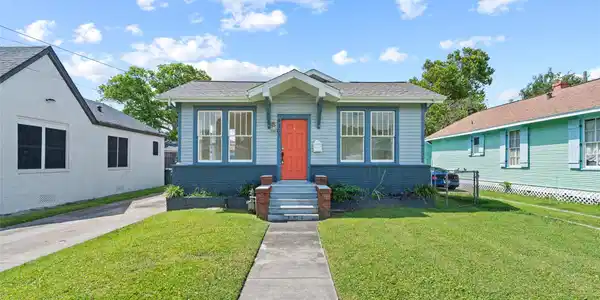4307 Avenue Q 1/2