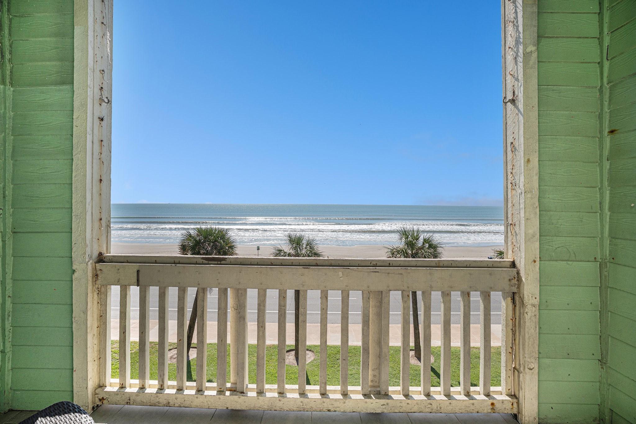Image 3: Check out this view from your private balcony