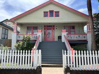 819 Broadway Street