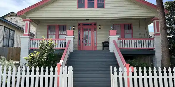 819 Broadway Street