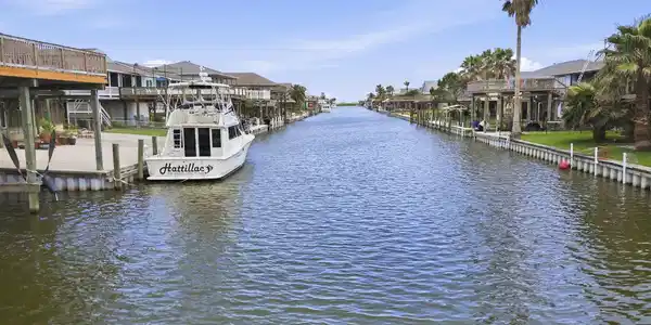 Image 3: Main canal view &mdash; deep, navigable canal with bulkh