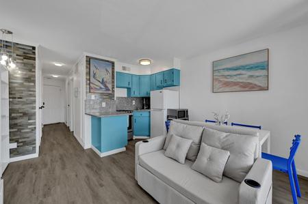 6102 Seawall Boulevard