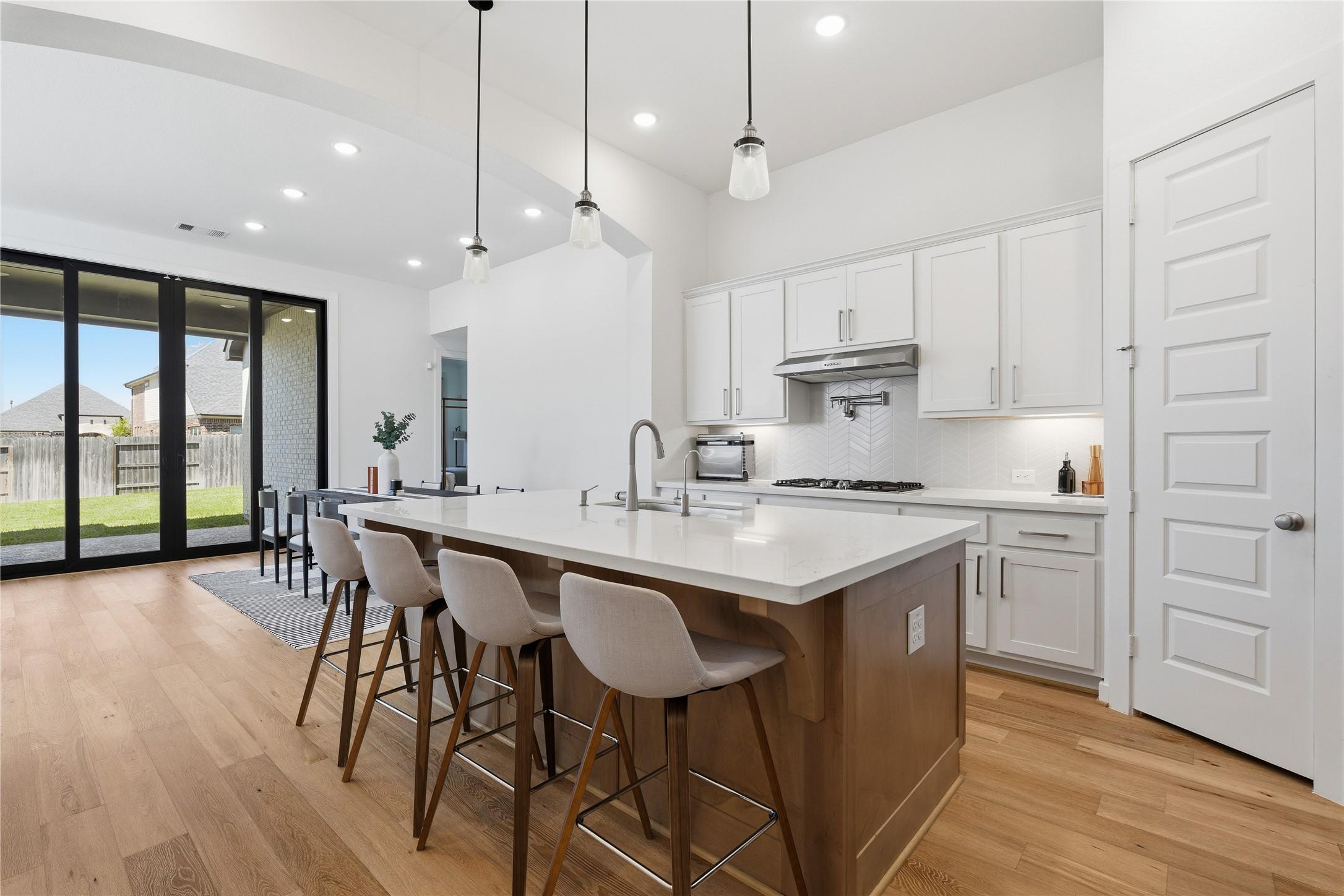 Image 3: Kitchen island with 4-seat bar, white cabinets, po
