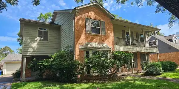 1419 Saxony Lane