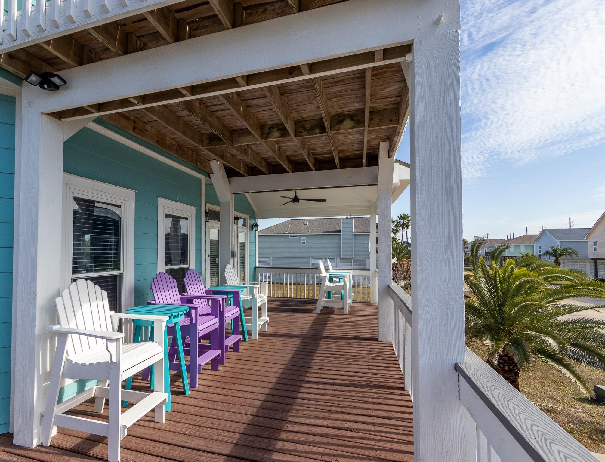 Image 3: 2nd floor deck with covered balcony  Views of the