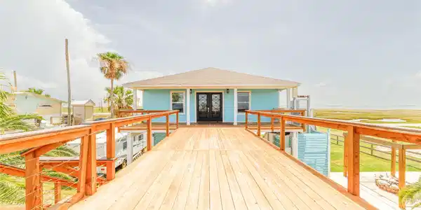708 Dolphin Dr