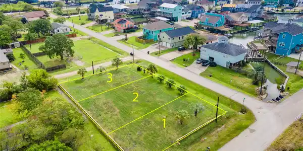 Lot 3 Avenue L