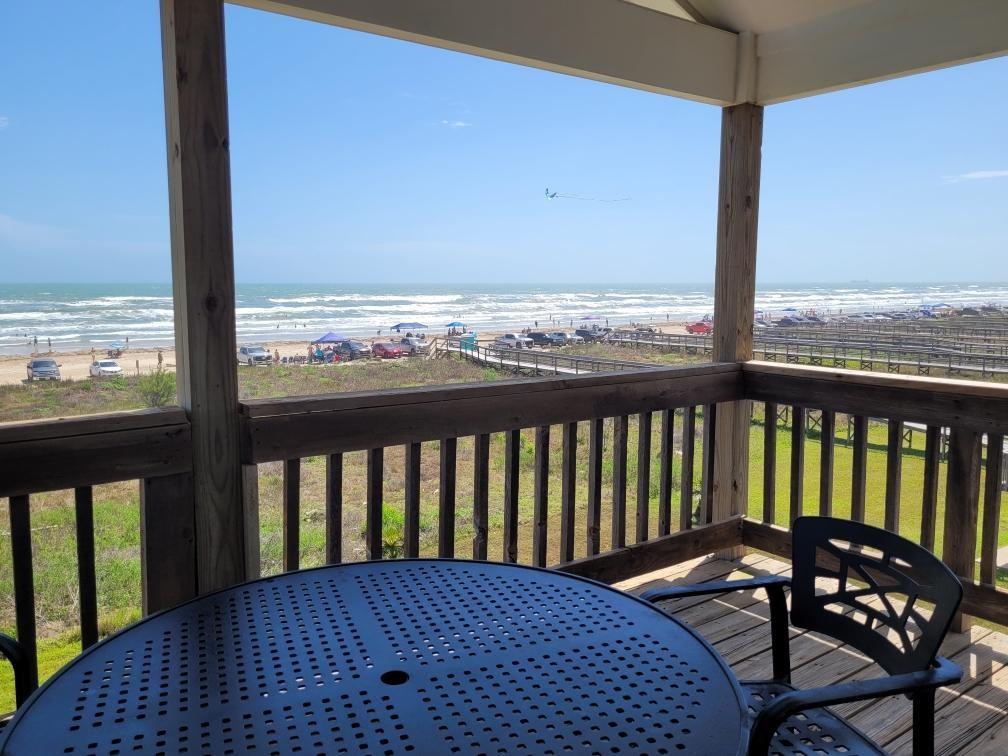 Image 2: Views off the lower deck