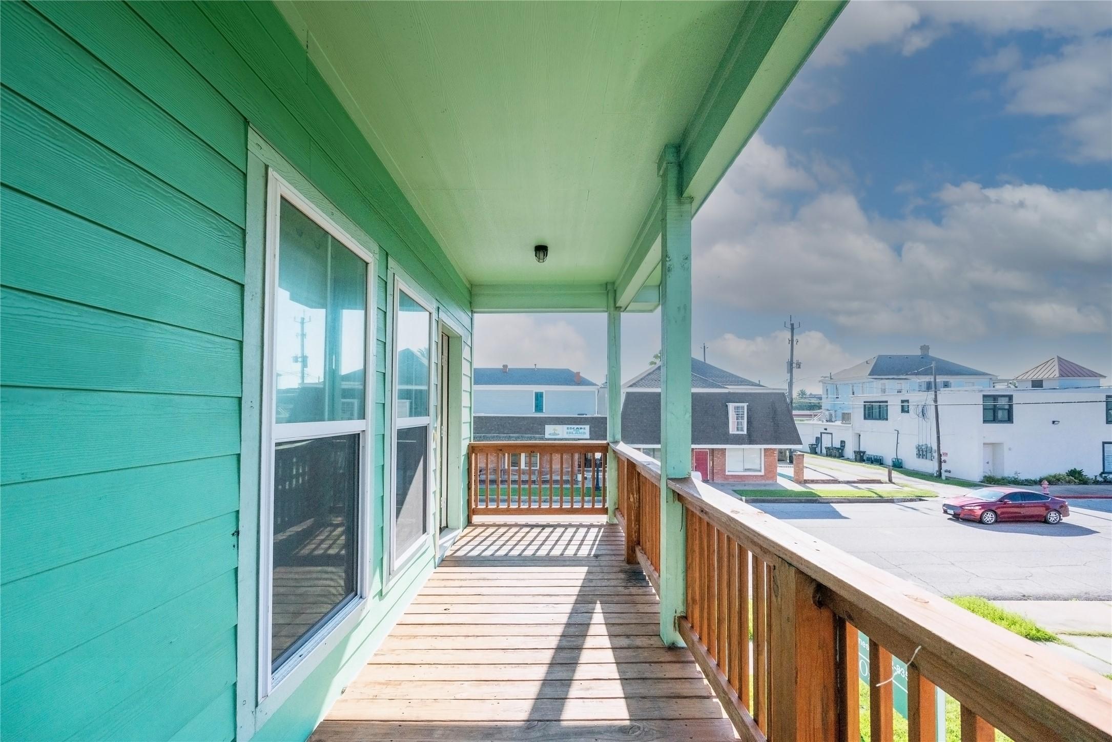 Image 4: 2101 Sealy, front door