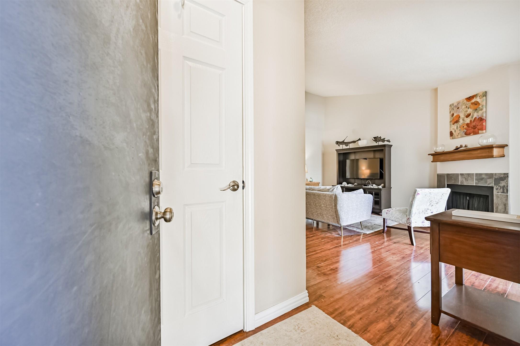 Image 3: Entry hall