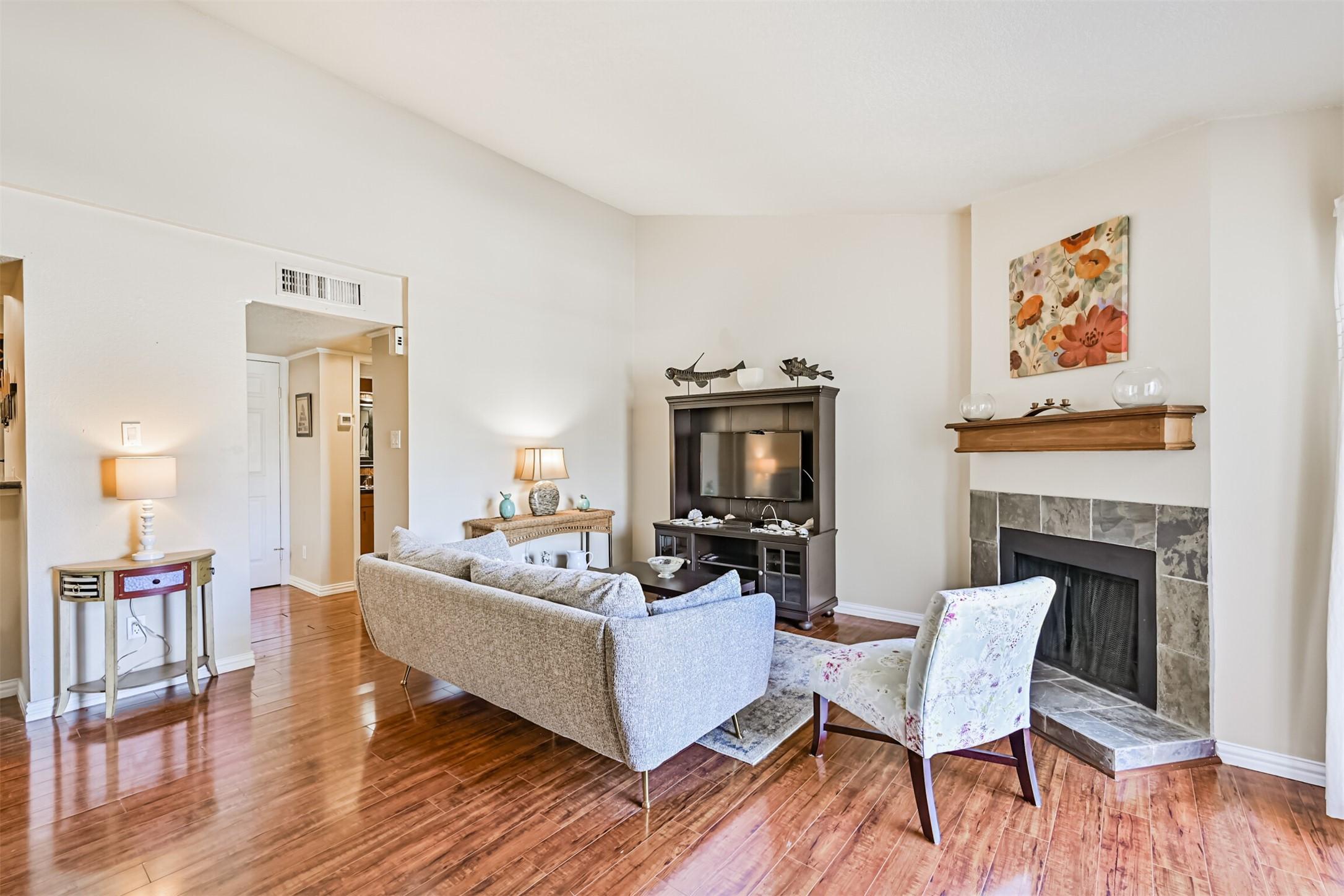 Image 4: Vaulted ceiling creates a grand living area.