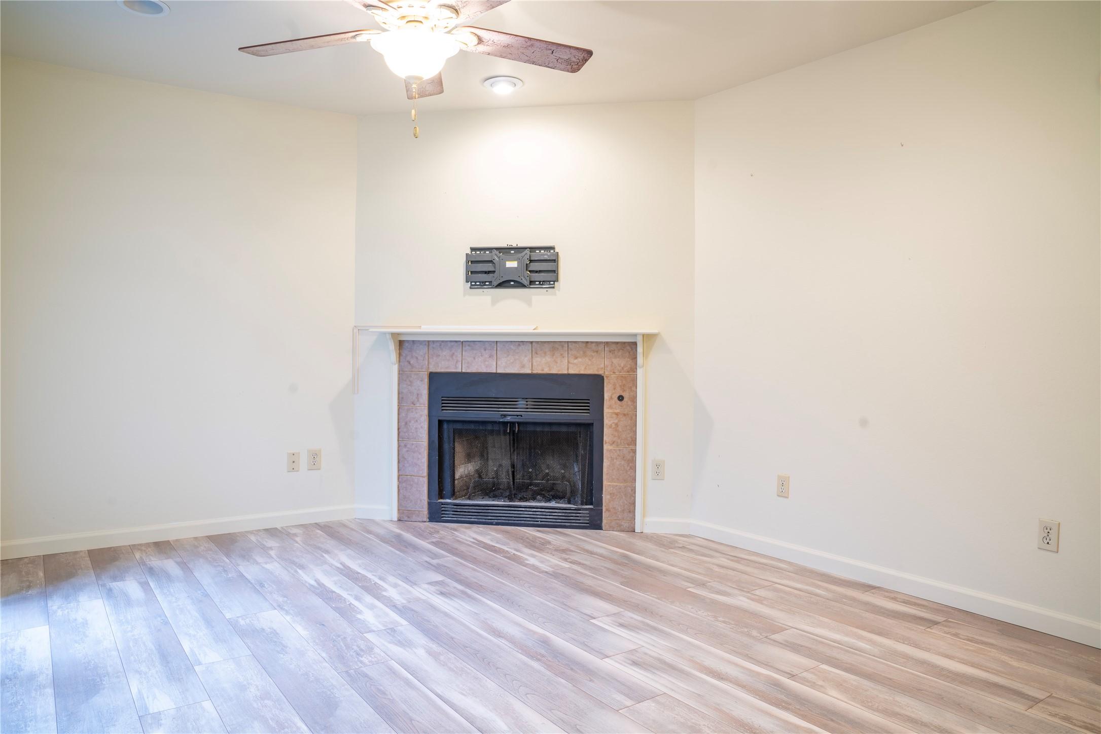 Image 4: This is another view of the living room featuring