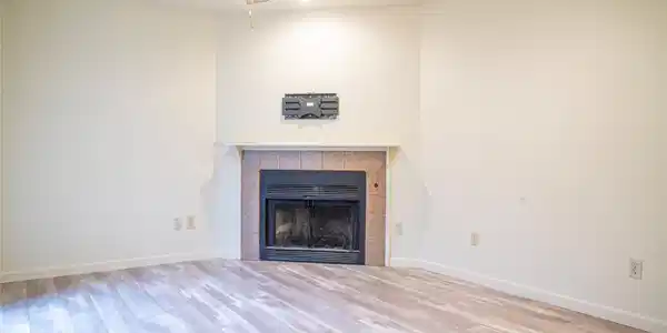 Image 4: This is another view of the living room featuring