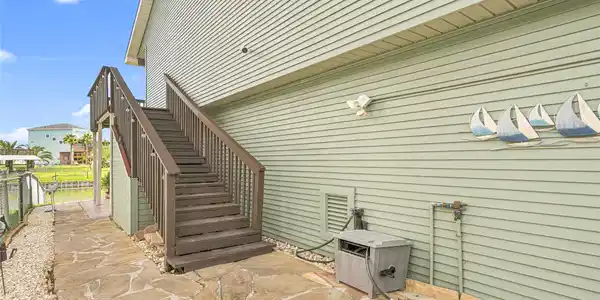 Image 4: The exterior staircase leads to the main entry ado