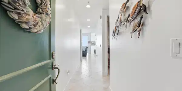 Image 2: Entrance to unit 616