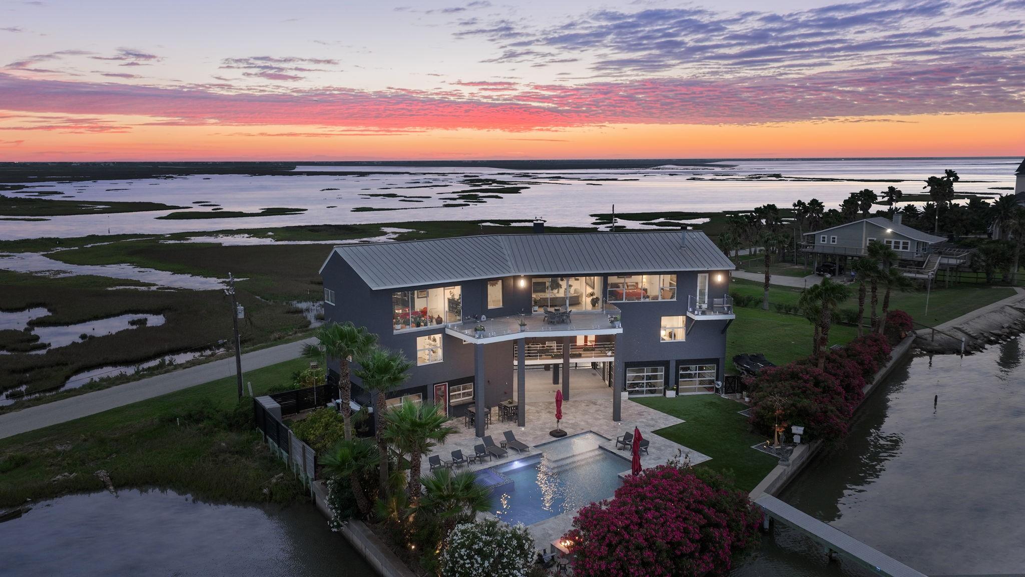 Image 2: Enjoy the pool and hot tub on those summer nights