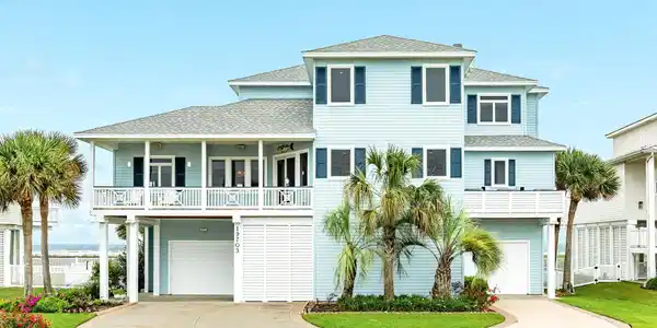 Image 3: 19703 Shores Drive
